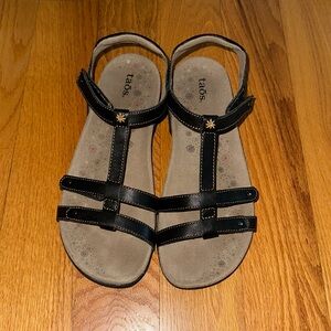 Women’s Taos Shoes - Women’s Size 9